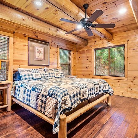 Relaxation Retreat - Pickleball Cabin - Wi-Fi, Fire Pit With Bar, Ev, Game Room, Hot Tub, Pool Access - Mins To Pf Sevierville Luaran gambar