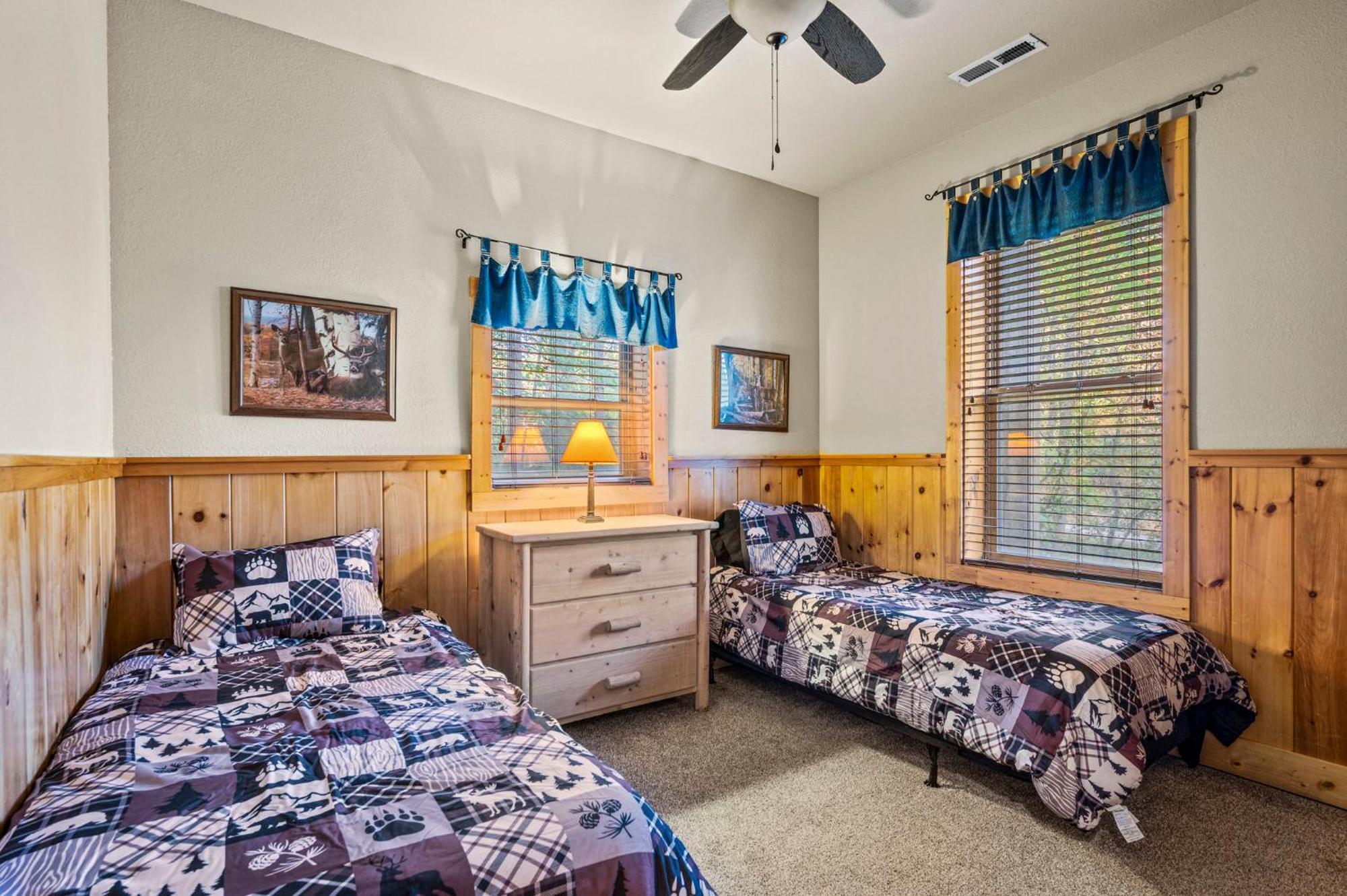 Relaxation Retreat - Pickleball Cabin - Wi-Fi, Fire Pit With Bar, Ev, Game Room, Hot Tub, Pool Access - Mins To Pf Sevierville Luaran gambar