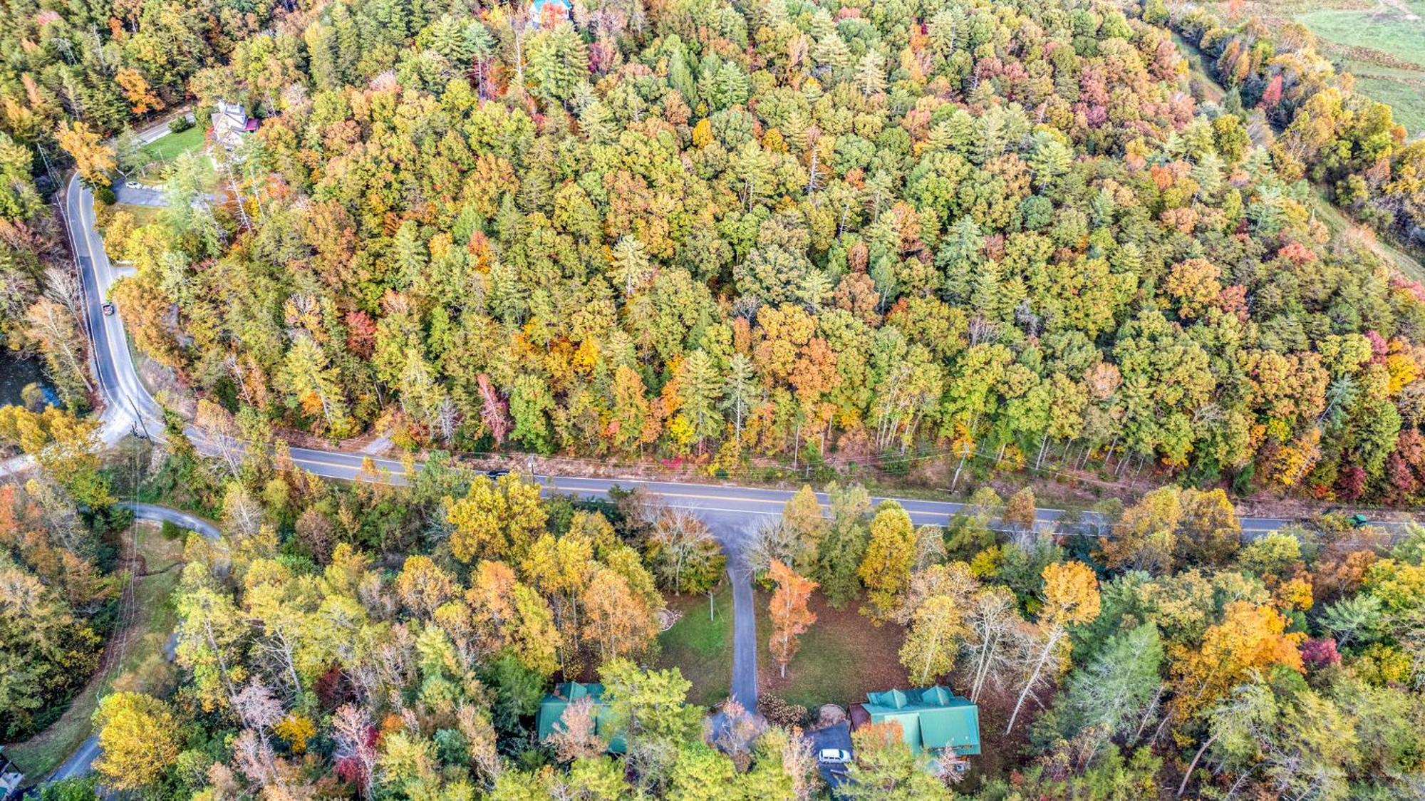 Relaxation Retreat - Pickleball Cabin - Wi-Fi, Fire Pit With Bar, Ev, Game Room, Hot Tub, Pool Access - Mins To Pf Sevierville Luaran gambar