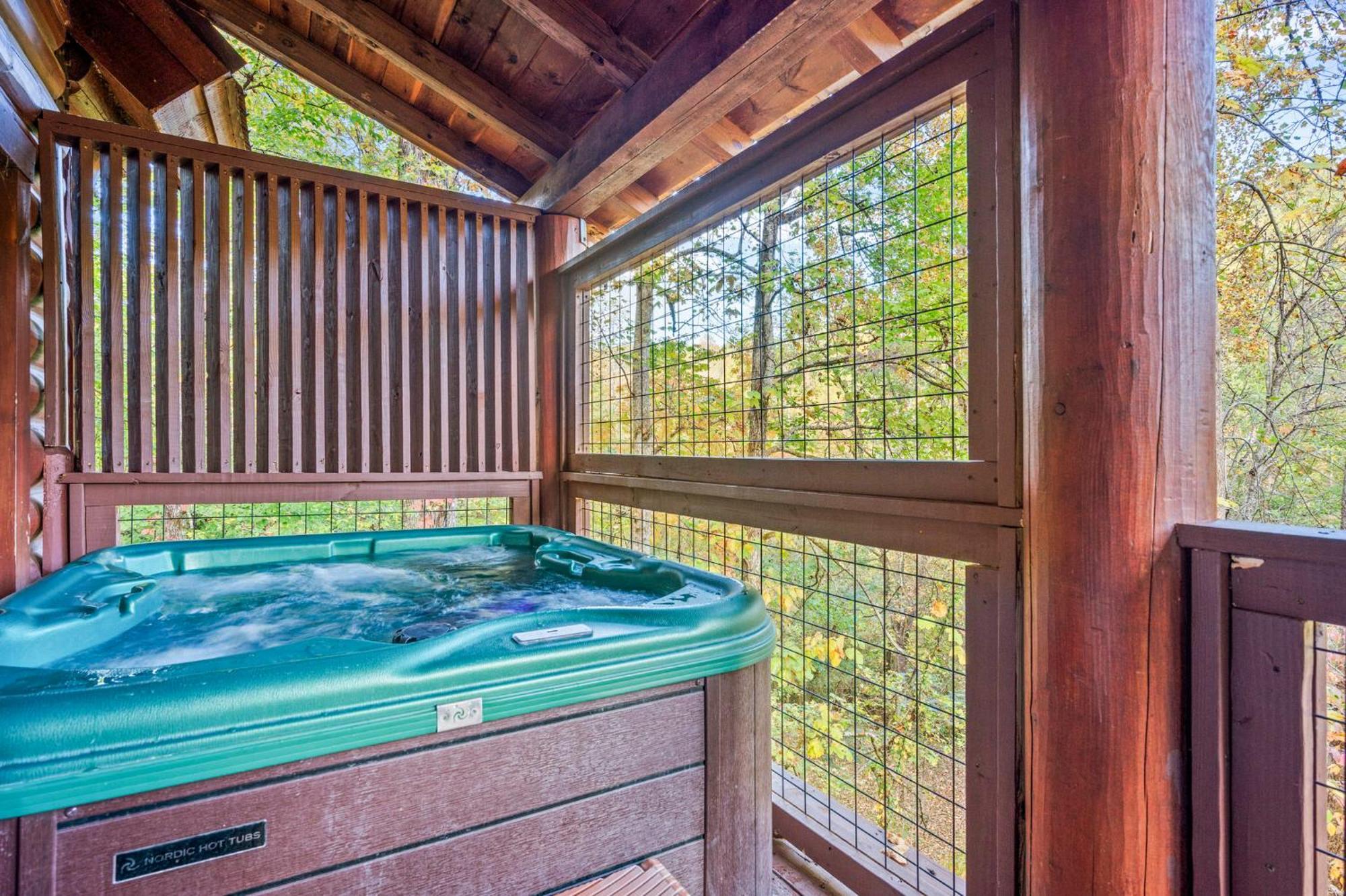 Relaxation Retreat - Pickleball Cabin - Wi-Fi, Fire Pit With Bar, Ev, Game Room, Hot Tub, Pool Access - Mins To Pf Sevierville Luaran gambar