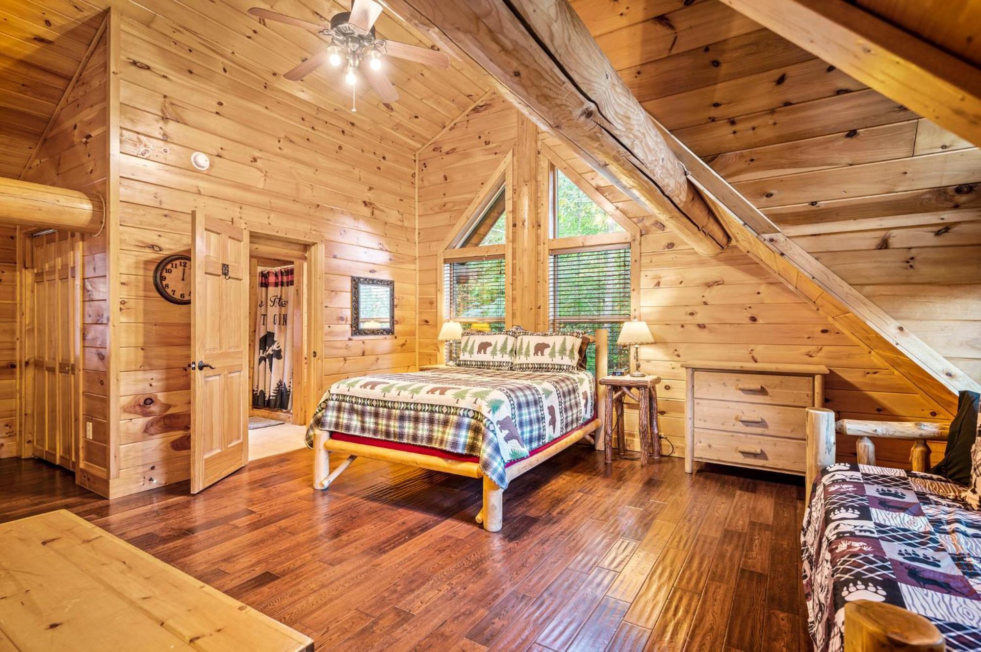 Relaxation Retreat - Pickleball Cabin - Wi-Fi, Fire Pit With Bar, Ev, Game Room, Hot Tub, Pool Access - Mins To Pf Sevierville Luaran gambar