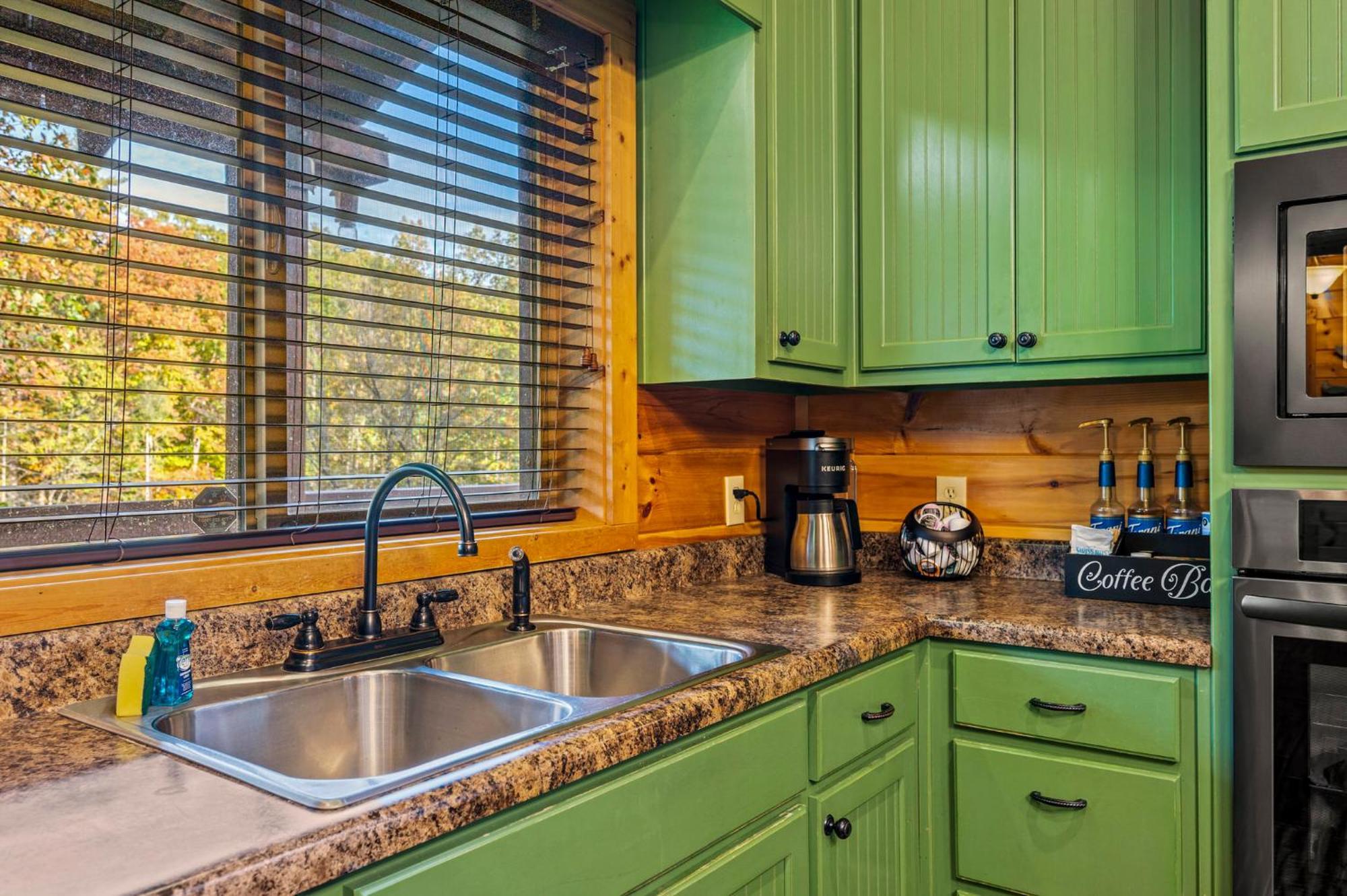 Relaxation Retreat - Pickleball Cabin - Wi-Fi, Fire Pit With Bar, Ev, Game Room, Hot Tub, Pool Access - Mins To Pf Sevierville Luaran gambar