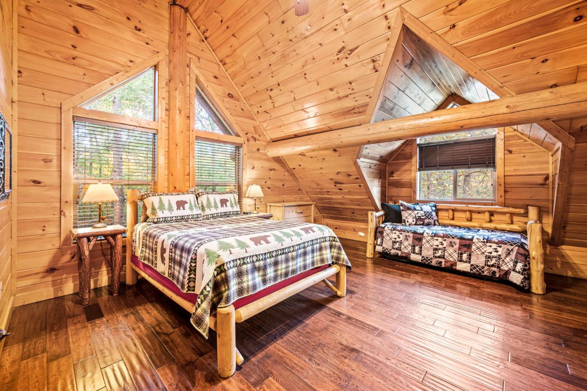 Relaxation Retreat - Pickleball Cabin - Wi-Fi, Fire Pit With Bar, Ev, Game Room, Hot Tub, Pool Access - Mins To Pf Sevierville Luaran gambar