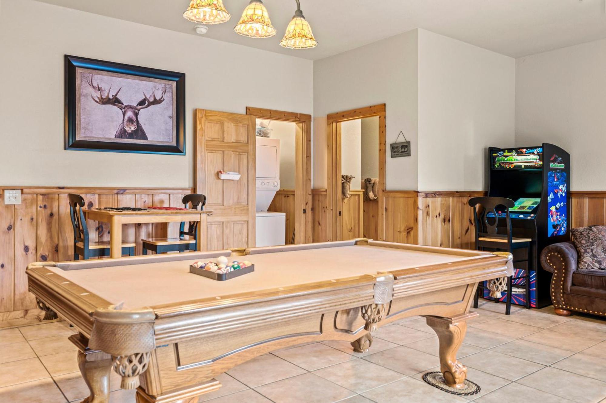 Relaxation Retreat - Pickleball Cabin - Wi-Fi, Fire Pit With Bar, Ev, Game Room, Hot Tub, Pool Access - Mins To Pf Sevierville Luaran gambar